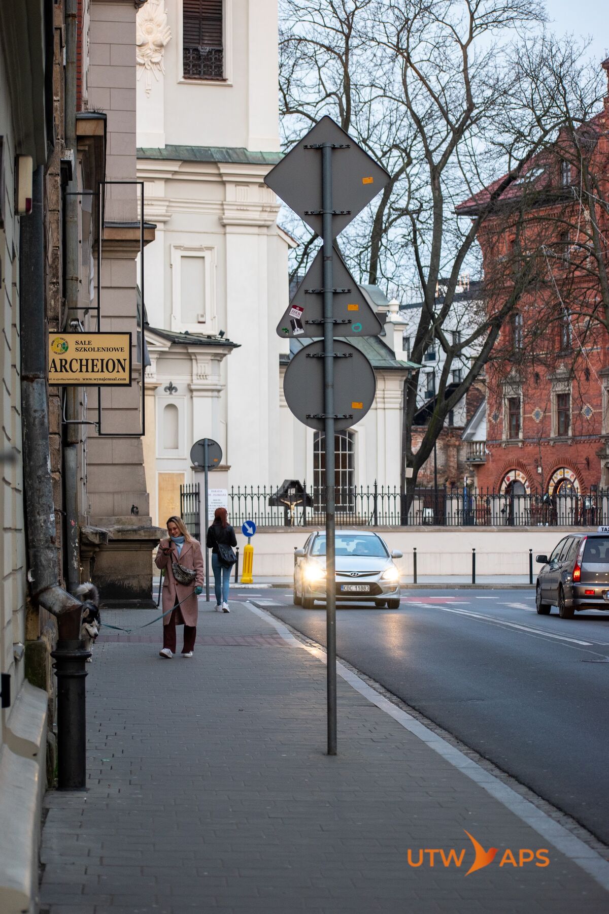 Ulica św. Filipa w Krakowie, chodnik prowadzący do kamienicy pod numerem 23