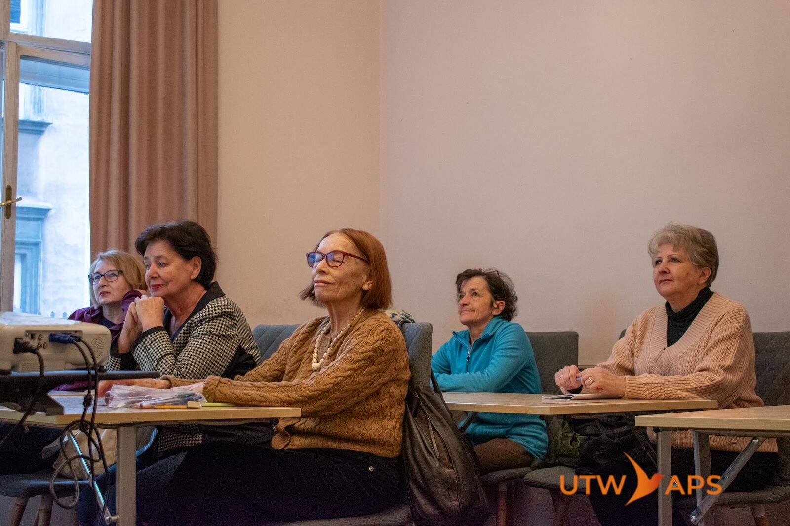 Kursantki UTW APS podczas zajęć w sali przy św. Filipa 23 w Krakowie